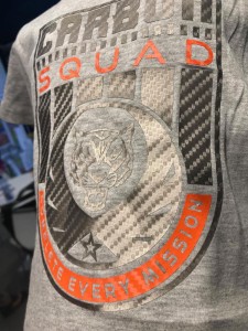 flex-carbon-szara-do-wycinania-wzorow-napisow-logotypow-na-koszulki-bluzy-czapki-plecaki-sklep-api-pl